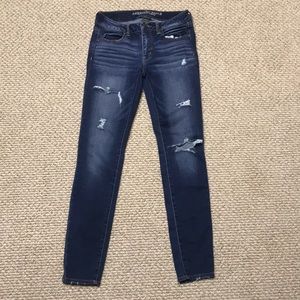 AE SIZE 4 RIPPED JEANS